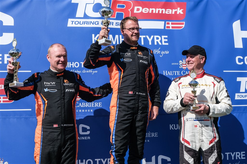 Trofeo-podiet - René Povlsen åbner sæsonen med sejr foran teamkammerat Allan Kristensen. Treer blev Johnny Vejlebo fra Brian Madsen Sport.
(Foto: TCR Denmark)